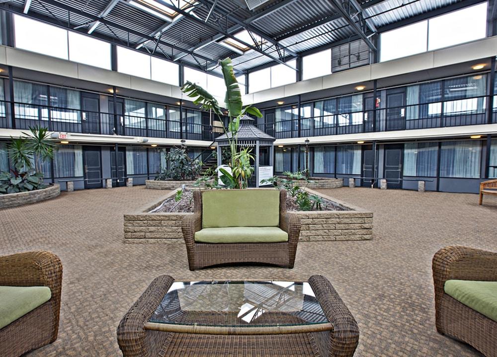 Skyline & Waterpark Hotel Niagara Falls